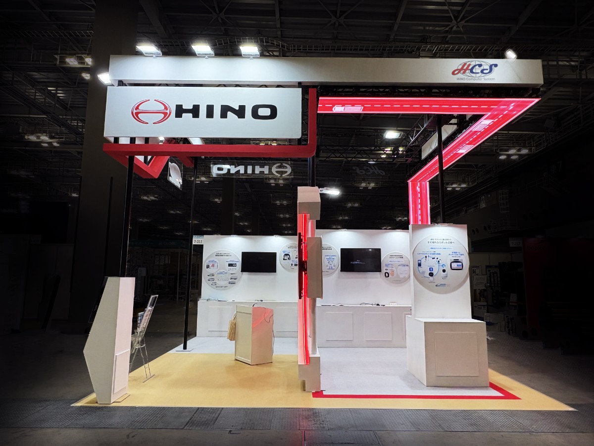 出展への意気込みを先進的なデザイン要素で表現