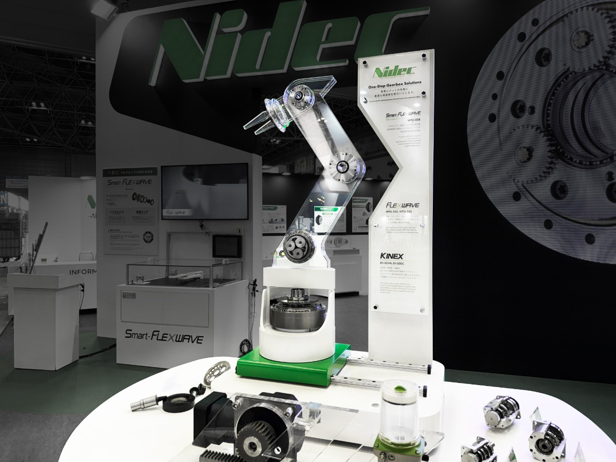 往復回転駆動するアクリルのアームロボット型モック