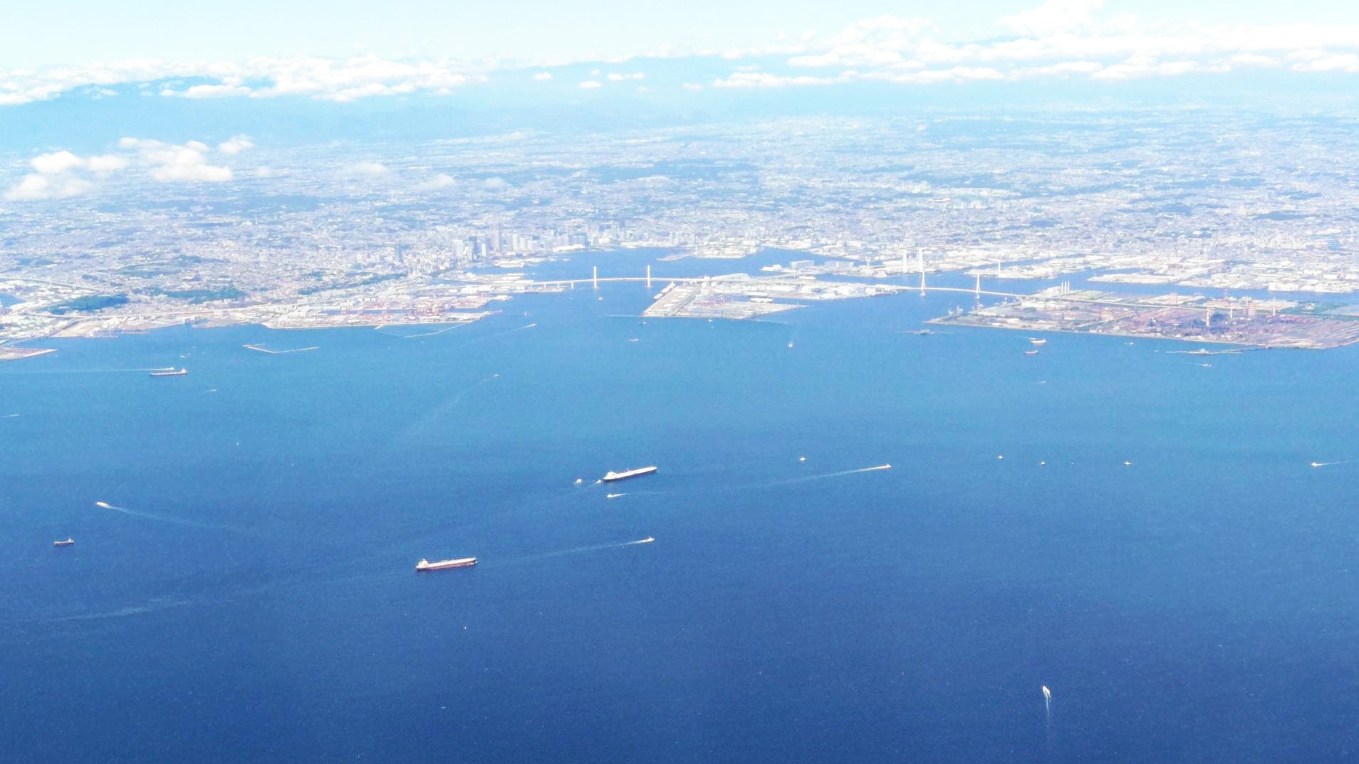 東京湾上空
